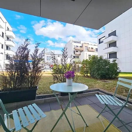 Cozy Retreat W Outdoor&parkind Space Apartman