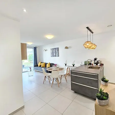 Cozy Retreat W Outdoor&parkind Space Apartman *