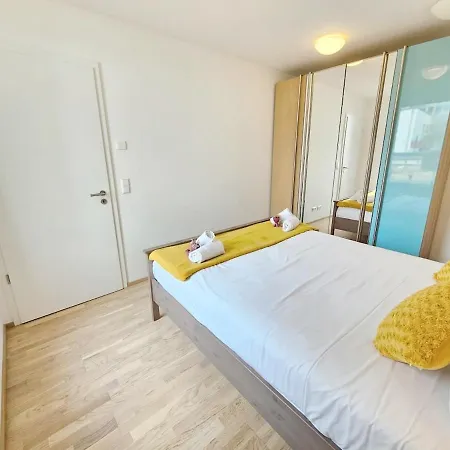 Cozy Retreat W Outdoor&parkind Space Apartman *